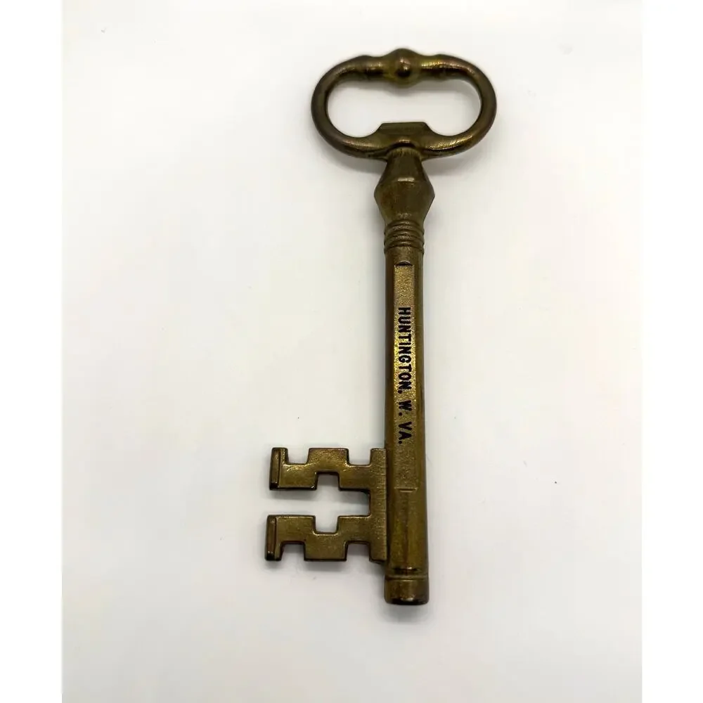 VTG Brass Skeleton Key Huntington W VA Inscribed 7 Inch‎ Souvenir Oversize Decor